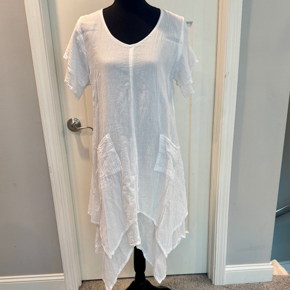 Zury Dress, S/M, EUC, White, Handkerchief Hem, Shirtsleeve, Smock style - Picture 1 of 11